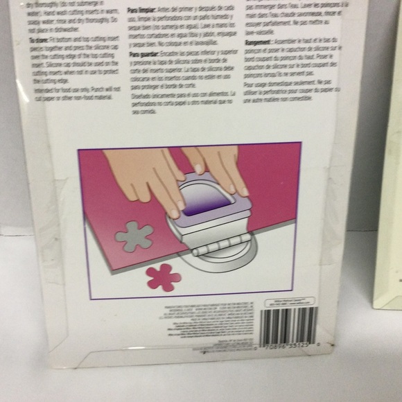 Wilton Cutting Decorating Stamp Set of 2 cake Decorating Cut Press New - Picture 7 of 8